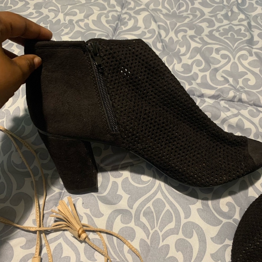 Heels - Picture 3 of 3